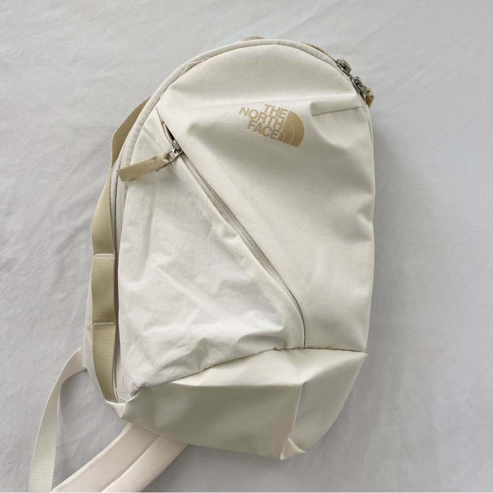 The North Face Women's Isabella Sling in Gardenia White Dark Heather Gravel